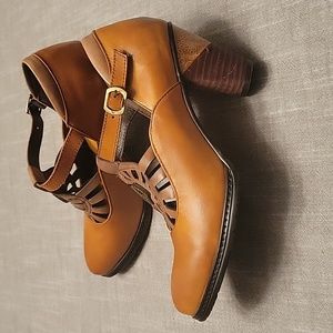 Gorgeous Retro Leather Mary Jane Pumps